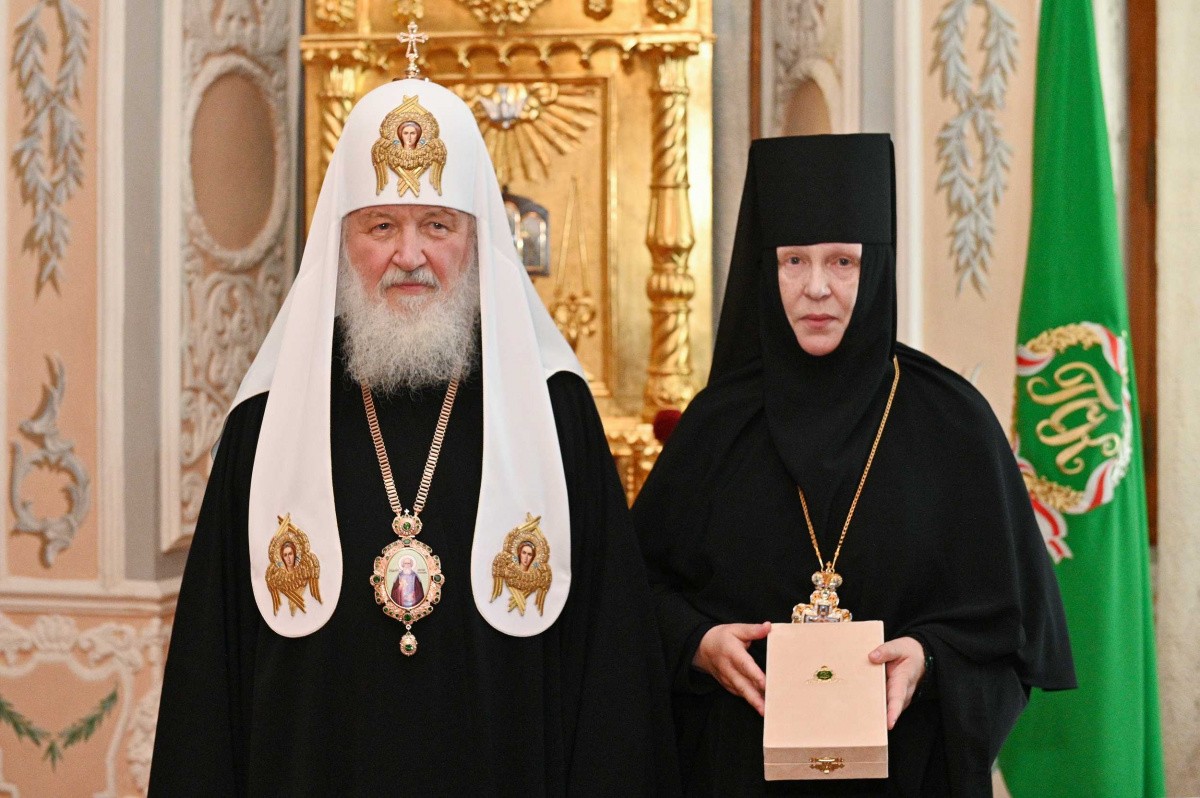 Предстоятель Русской Церкви вручил церковные награды насельнику Троице-Сергиевой лавры и настоятельницам ряда монастырей