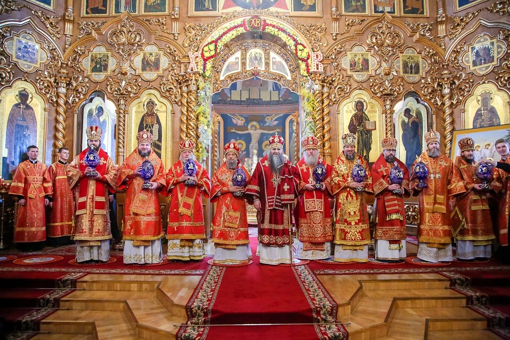 Сонм архипастырей Русской Православной Церкви совершил Божественную литургию в Серафимо-Дивеевской обители