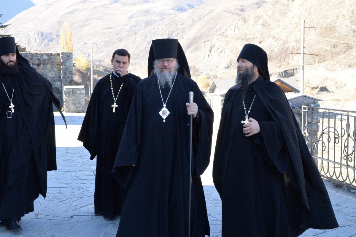 Епископ Владикавказский Герасим посетил Аланский Свято-Успенский монастырь и совершил Литургию в обители 