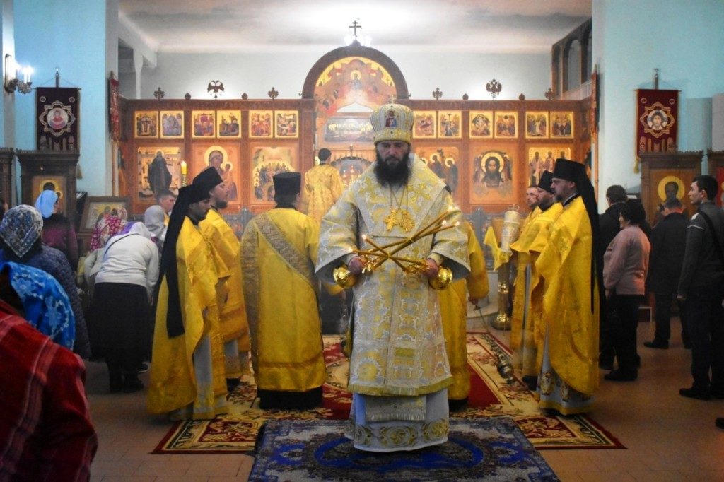 Митрополит Феодор совершил Литургию в Свято-Духовом монастыре Волгограда