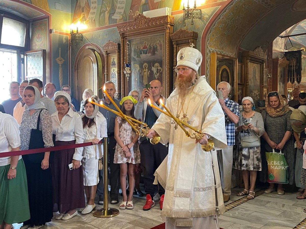 В праздник Преображения Господня епископ Можайский Иосиф возглавил Литургию на Московском подворье Оптиной пустыни