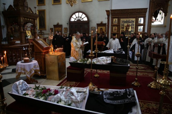В Святогорской лавре состоялось отпевание трех монахов, погибших в результате артобстрела обители 