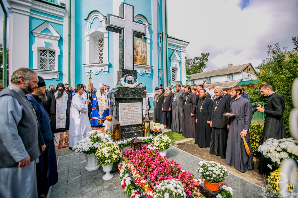 В Покровском Красногорском монастыре на Украине молитвенно почтили память митрополита Иринея (Семко)