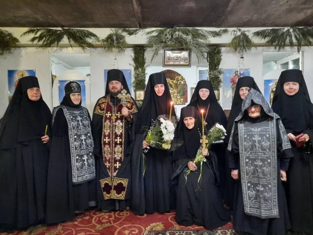 В Луганской, Конотопской и Черкасской епархиях совершены монашеские постриги