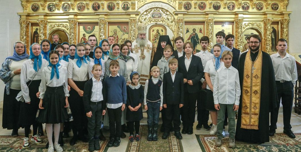 Митрополит Каширский Феогност совершил молебен на начало учебного года в Новодевичьем монастыре Москвы 