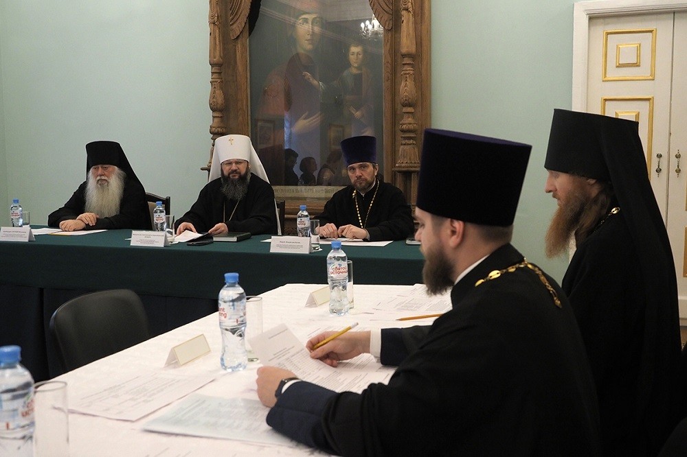 Митрополит Смоленский Исидор провел заседание по подготовке круглого стола «Монашеские добродетели как средоточие монашеского подвига»