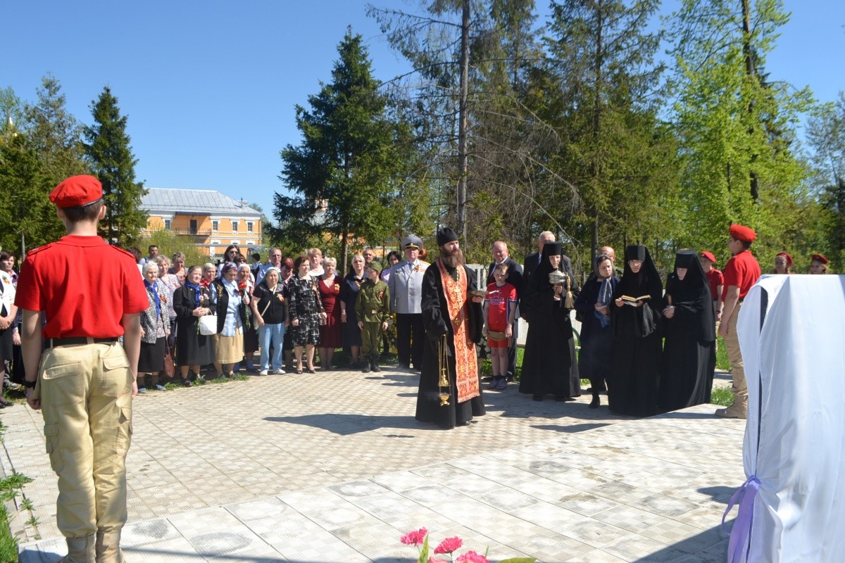 Насельницы Зосимовой пустыни приняли участие в открытии памятника защитникам Москвы