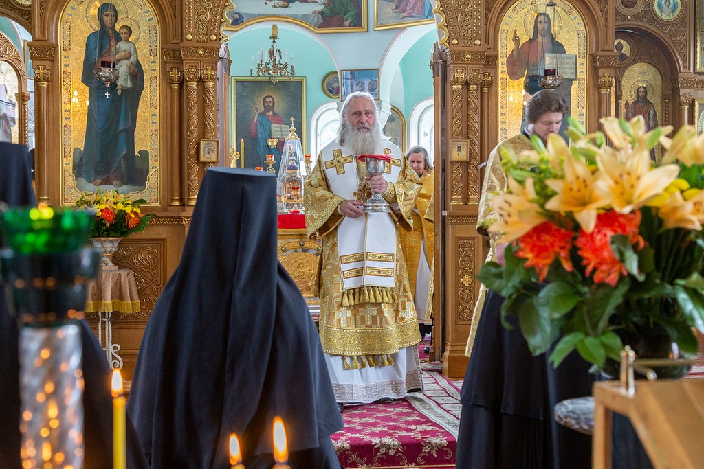Митрополит Каширский Феогност совершил Литургию в Иоанновском монастыре Санкт-Петербурга