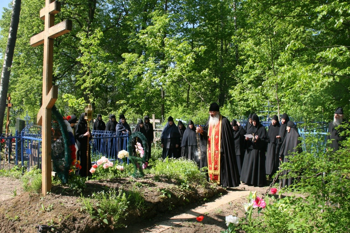 Насельницы Шамординской обители молитвенно помянули погибших в Великой Отечественной войне