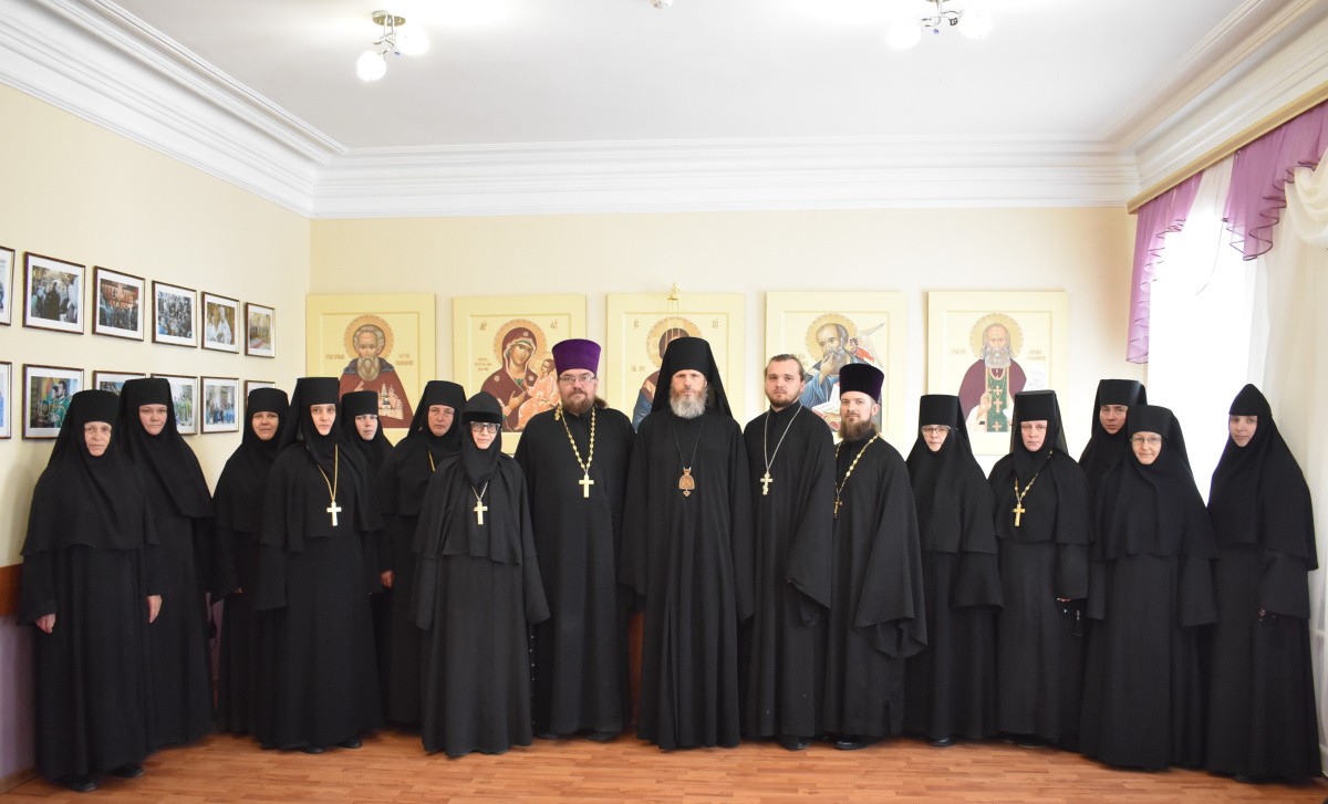 В Выксунской епархии Нижегородской митрополии прошла аттестация слушателей курсов базовой подготовки в области богословия для монашествующих