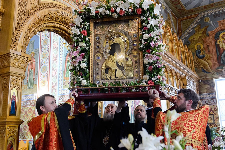 Завершилось пребывание чудотворной Феодоровской иконой Богоматери в Иверско-Серафимовском монастыре г. Алма-Аты 