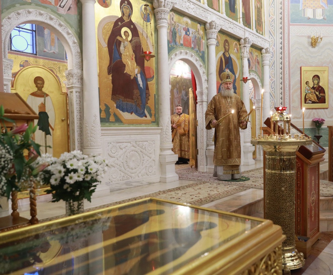 Председатель Синодального отдела по монастырям и монашеству совершил Литургию в Покровском Хотькове монастыре