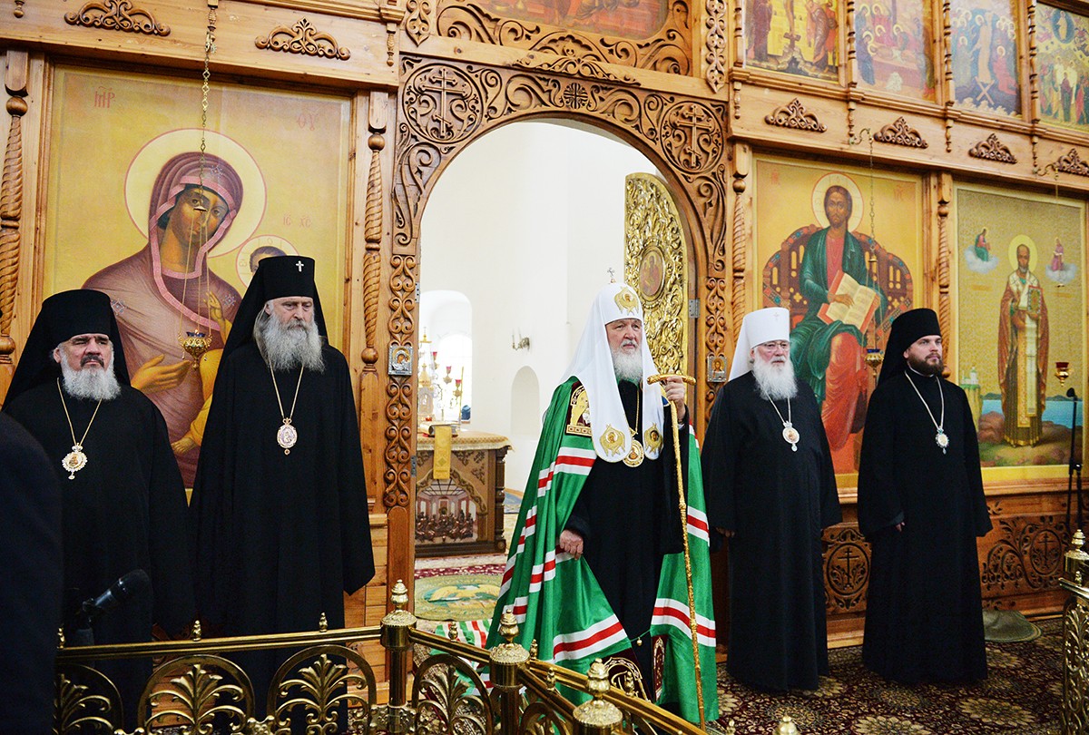 Патриарх Кирилл совершил Литургию в Николо-Вяжищском монастыре