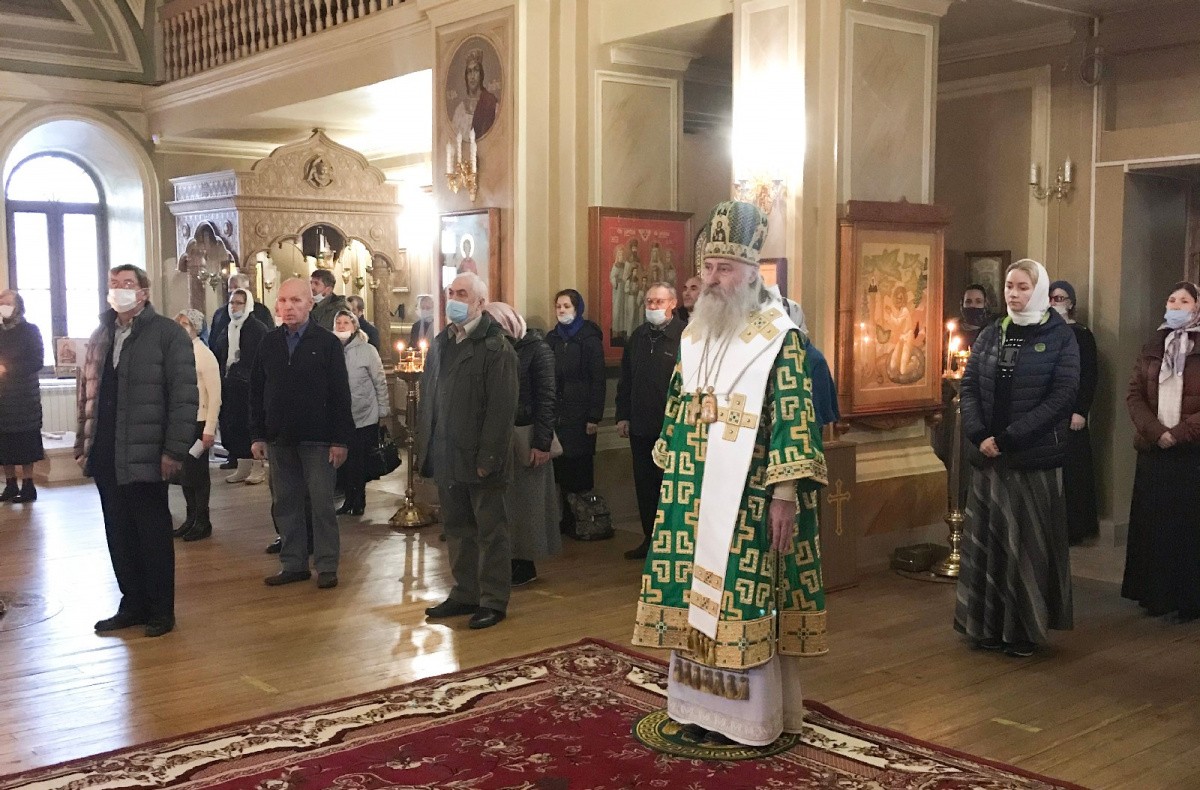 Архиепископ Феогност возглавил Литургию в Зосимовой пустыни