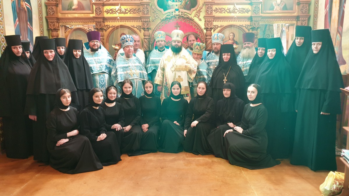 Епископ Дубенский Пимен совершил Литургию в Корецком Свято-Троицком монастыре Ровенской епархии