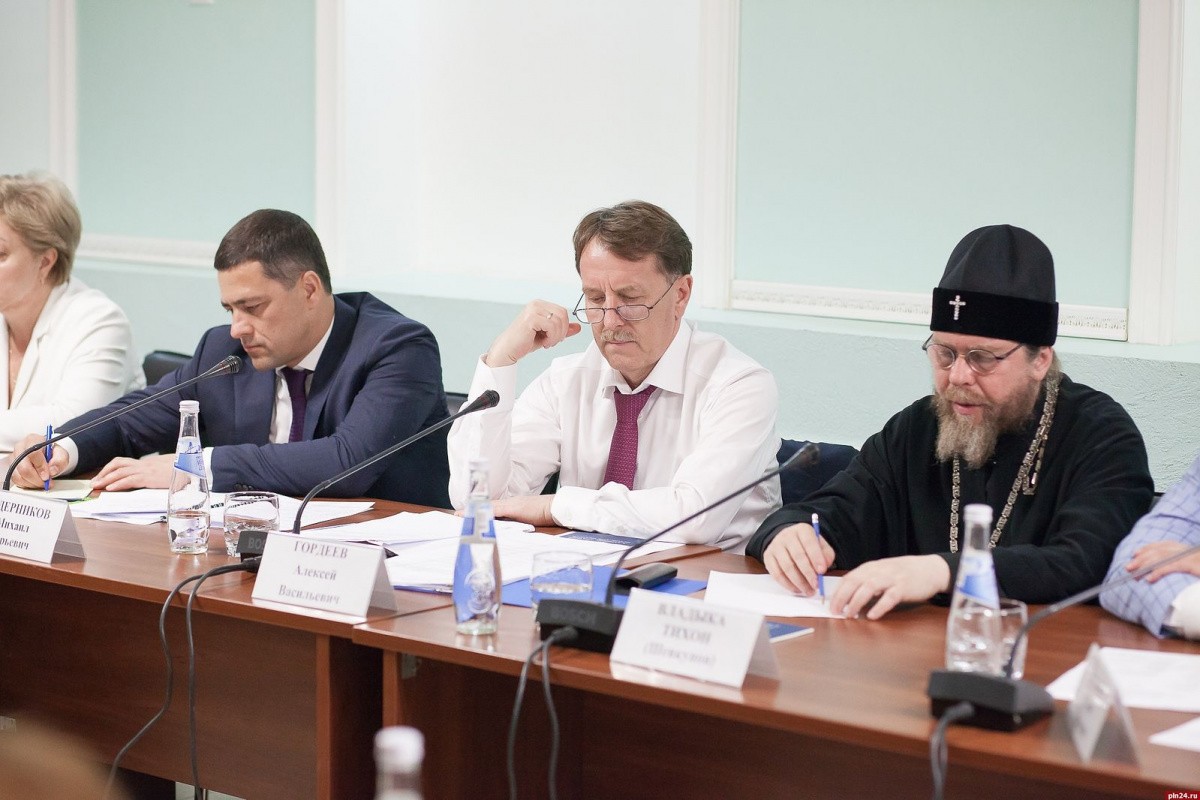 В г. Пскове прошло совещание по сохранению и реконструкции монастырей епархии