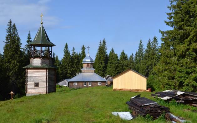 В Ивано-Франковской области разворовывают закрытый властями монастырь
