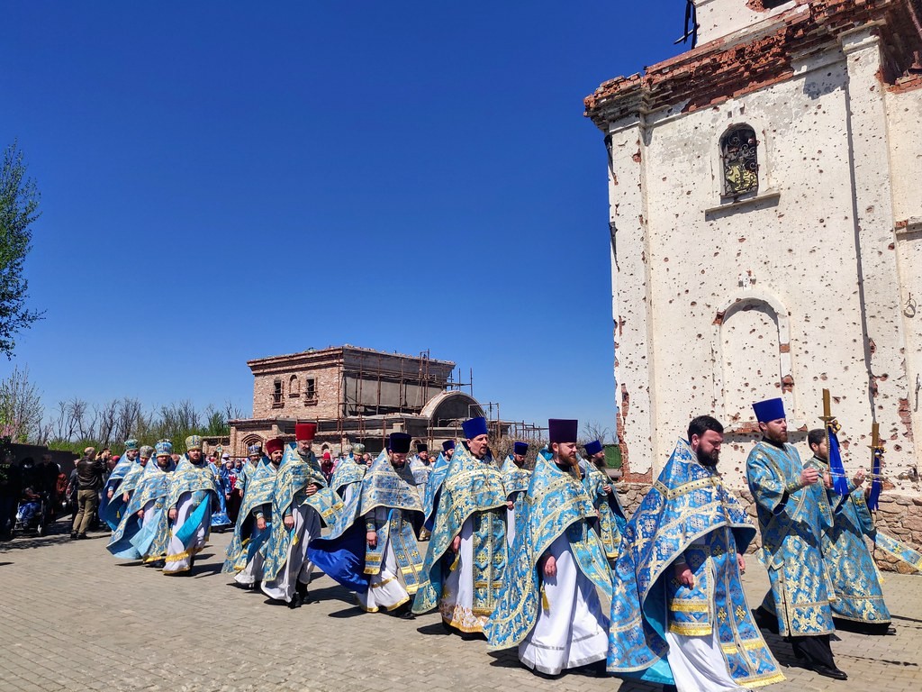 Возрождающийся после разрушений Иверский монастырь в Донецке отметил престольный праздник