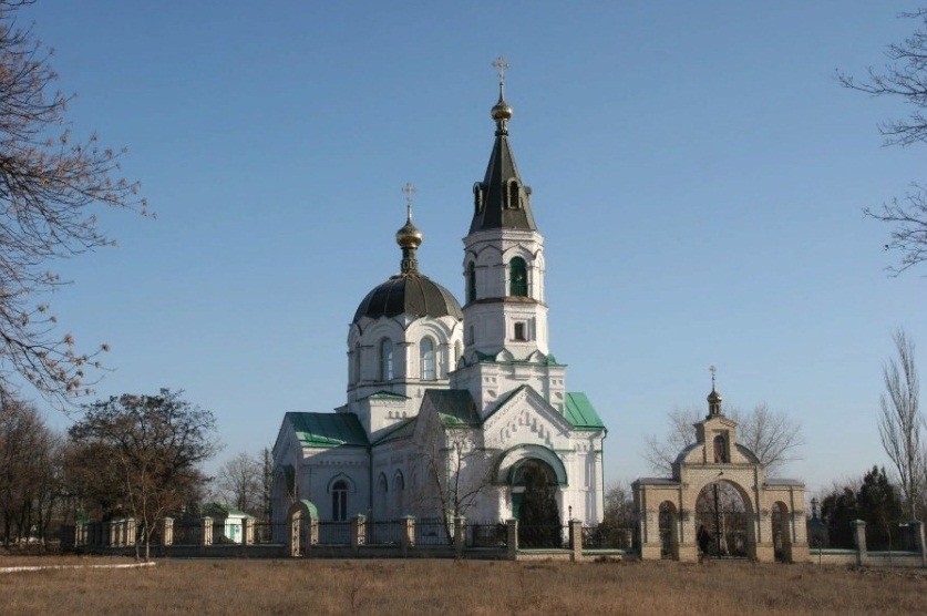 Мирные жители села Никольское Волновахского района сообщили о том, что националисты планируют уничтожить священнослужителей монастыря