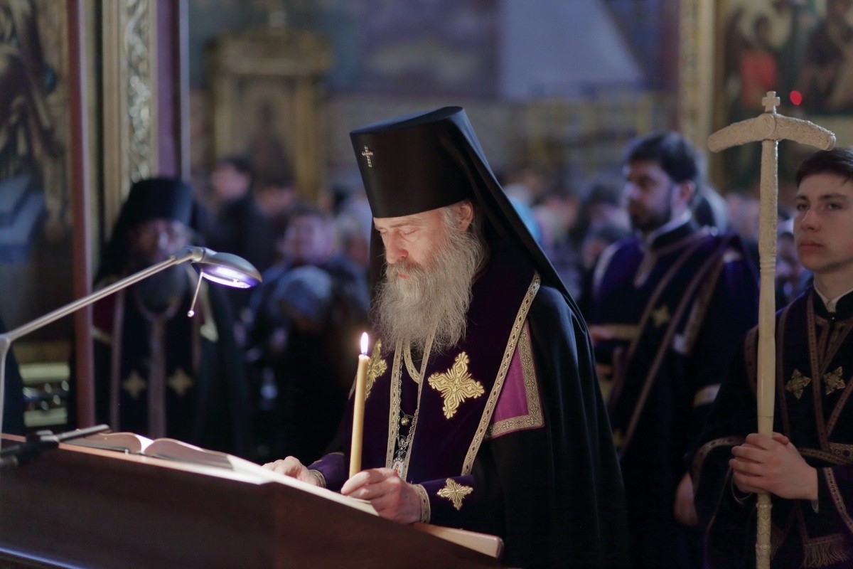 Архиепископ Феогност возглавил в Троице-Сергиевой лавре чтение Великого канона 