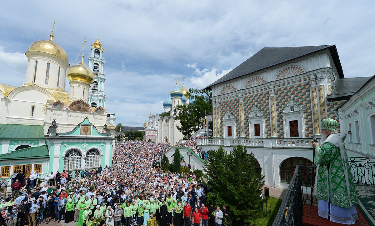 Мы сегодня молимся о нашей Русской Церкви, объединяющей множество народов