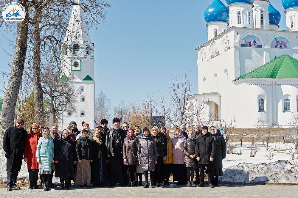 Журналисты, волонтеры и депутаты из Выксунской епархии совершили паломничество во Флорищеву пустынь