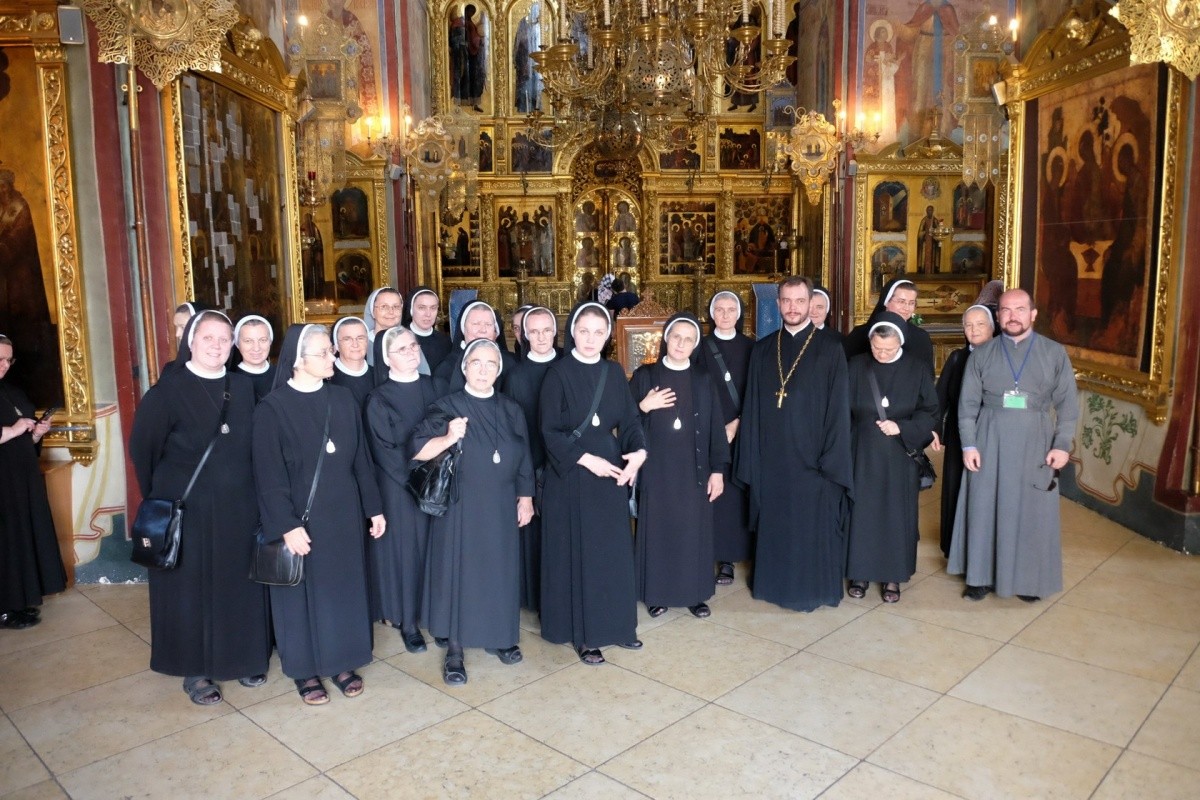 Троице-Сергиеву лавру посетили делегация Англиканской Церкви и монахини католической Конгрегации св. Елизаветы Венгерской