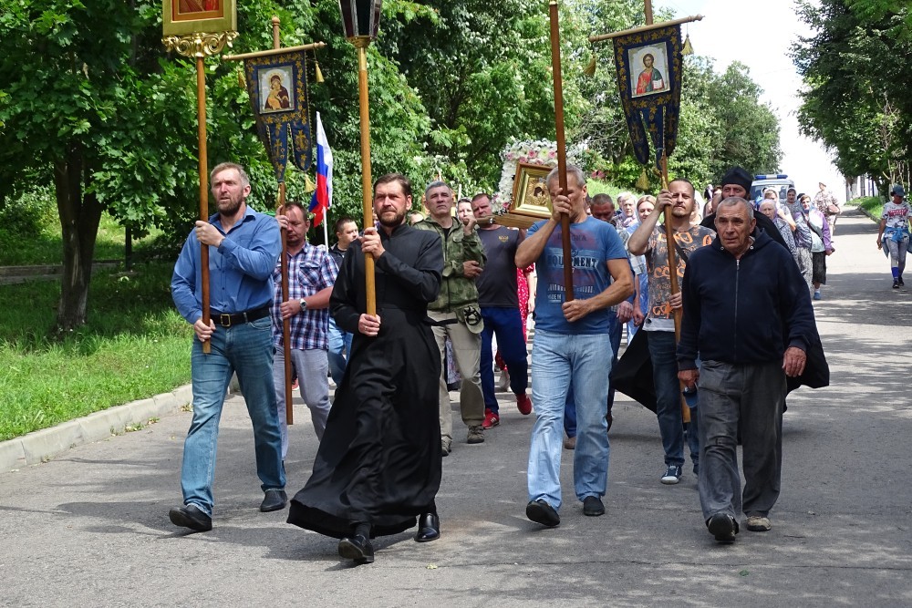 В Нижнем Ломове прошел традиционный крестный ход с Казанской-Нижнеломовской иконой Богоматери в Казанско-Богородицкий монастырь
