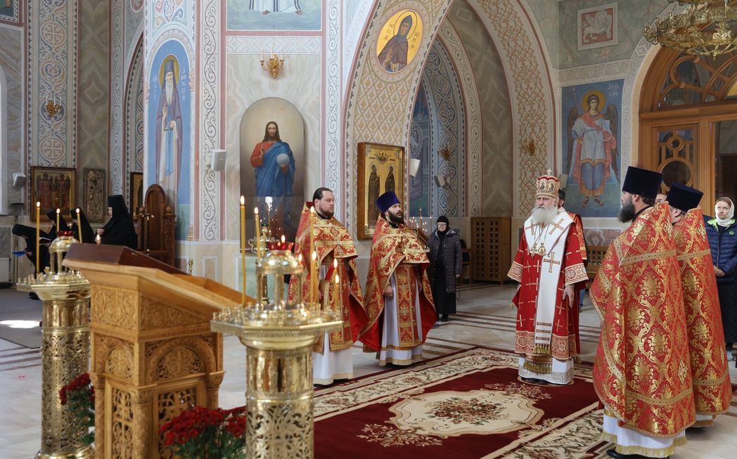 Митрополит Каширский Феогност возглавил Божественную Литургию в Покровском Хотькове ставропигиальном женском монастыре