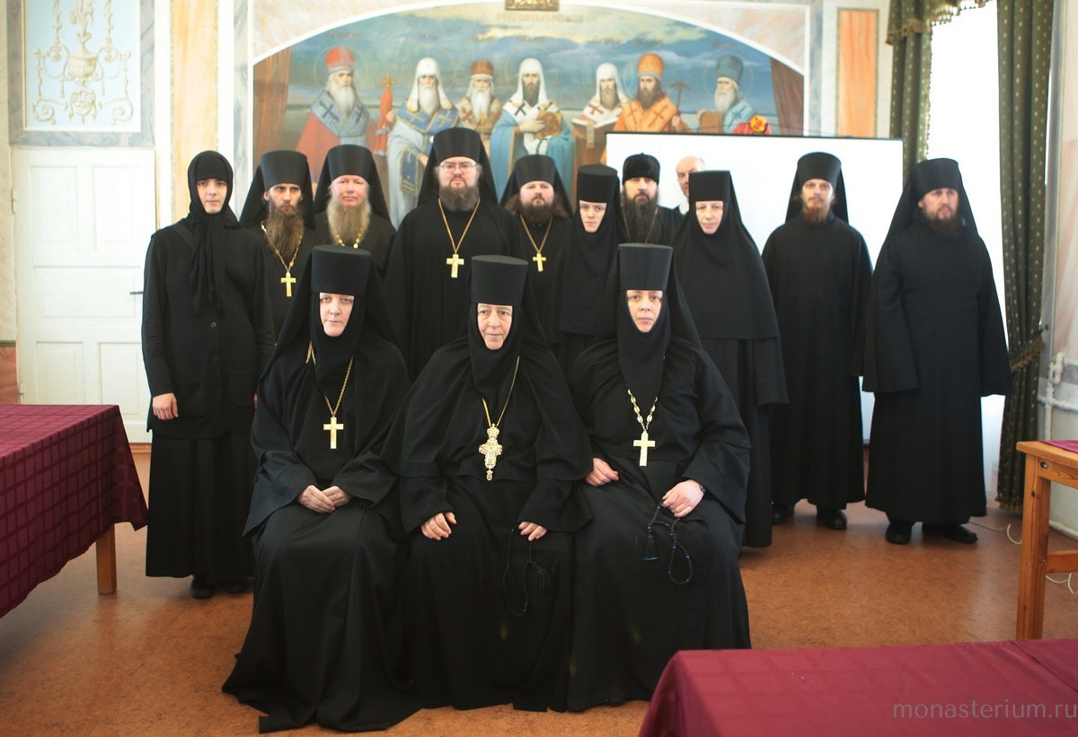 В Спасо-Яковлевском монастыре г. Ростова Великого прошел круглый стол, посвященный монастырям и монашеству