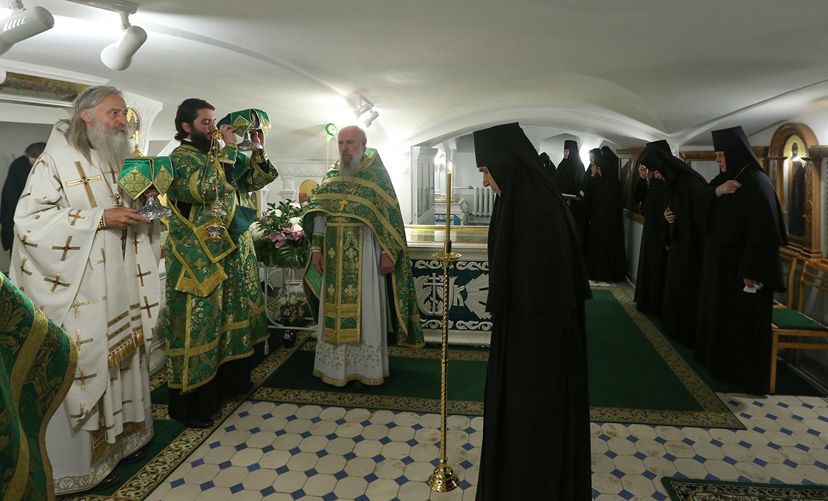 Архиепископ Феогност совершил литургию в Иоанновском монастыре г. Санкт-Петербурга