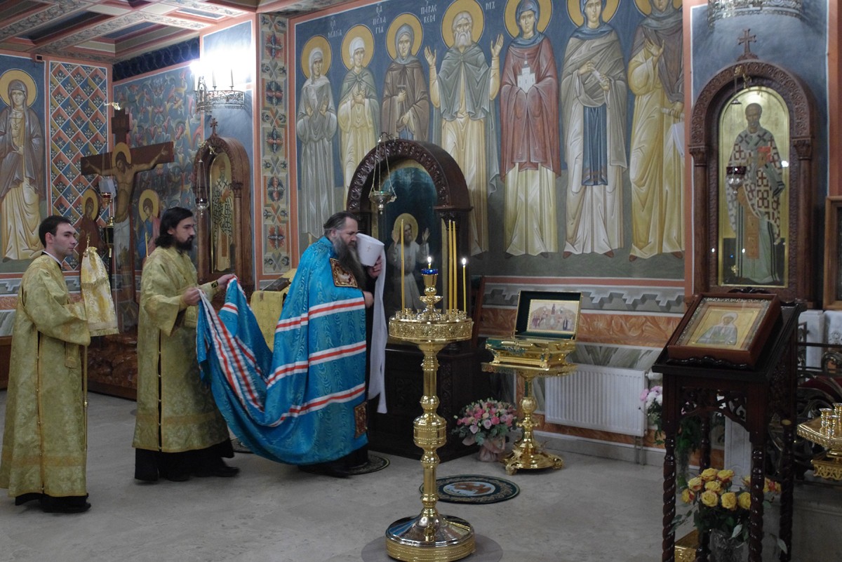 Митрополит Георгий отслужил Литургию на подворье Серафимо-Дивеевского монастыря в Москве