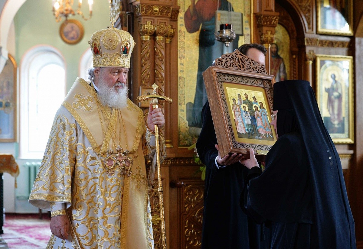 В канун дня памяти свв. апп. Петра и Павла Патриарх Кирилл совершил всенощное бдение в Иоанновском монастыре Санкт-Петербурга