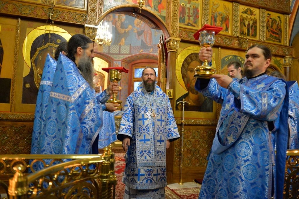 В Оптиной пустыни прошли праздничные богослужения в честь Казанской иконы Богоматери