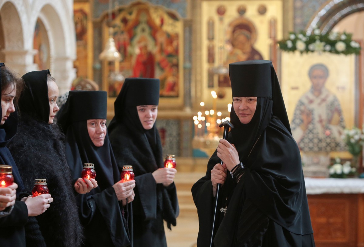 В Лазареву субботу в Зачатьевском монастыре были совершены Литургия и крестный ход 