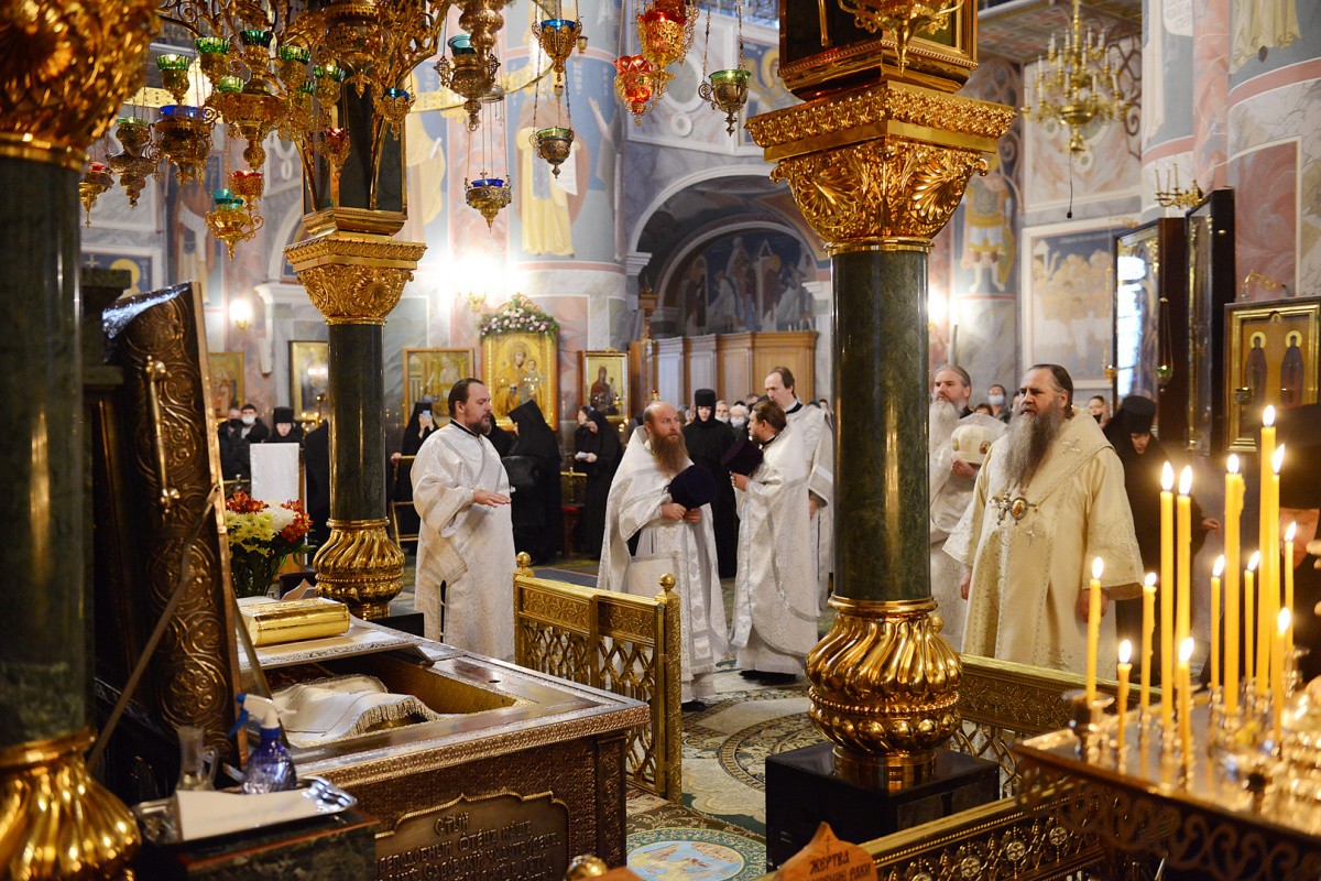 Митрополит Нижегородский Георгий совершил Литургию в Серафимо-Дивеевском монастыре