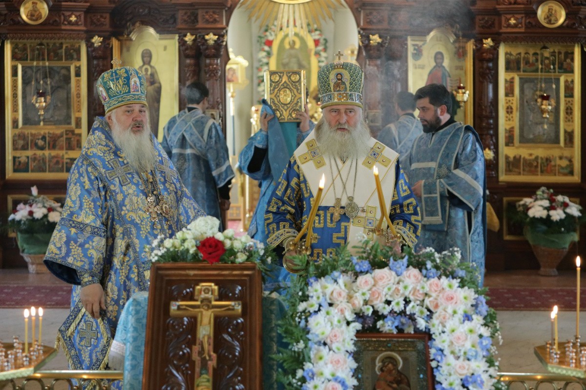 Митрополит Каширский Феогност возглавил Литургию в Екатерининском ставропигиальном монастыре