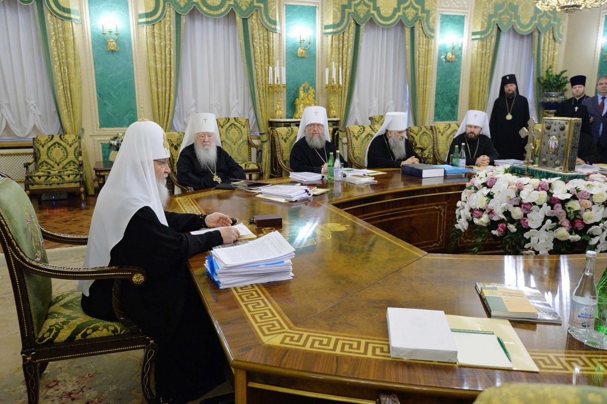На последнем в 2017 году заседании Священного Синода Русской Православной Церкви в Даниловом монастыре приняты решения об организации жизни монастырей и монашества