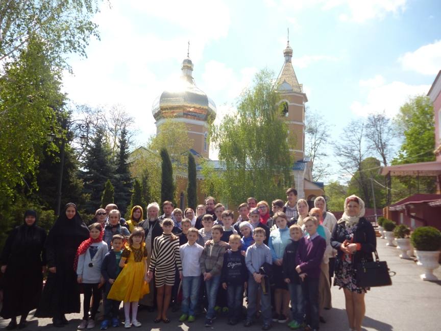 Воспитанники Православного детдома «Надежда» г. Запорожья посетили Свято-Тихвинский монастырь г. Днепра