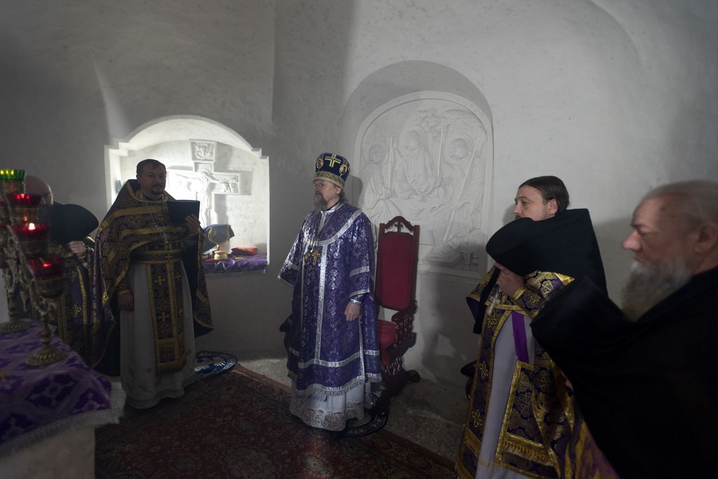 Митрополит Иоанн совершил Литургию в Свято-Троицком Холковском монастыре Белгородской митрополии
