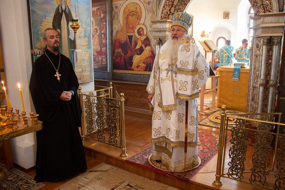В Болховском Троицком Оптином монастыре отпраздновали 400-летие явления Тихвинской иконы Богоматери