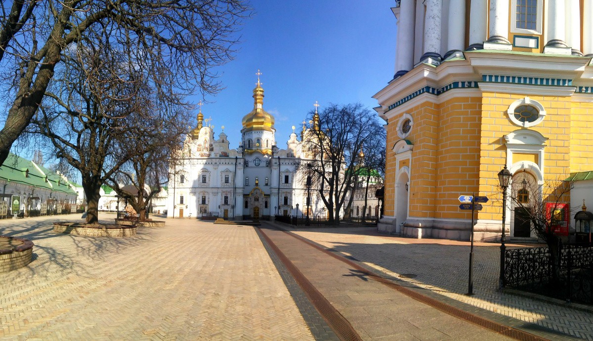В Украинской Православной Церкви сообщили о сборе православных верующих на молитву в Киево-Печерской лавре