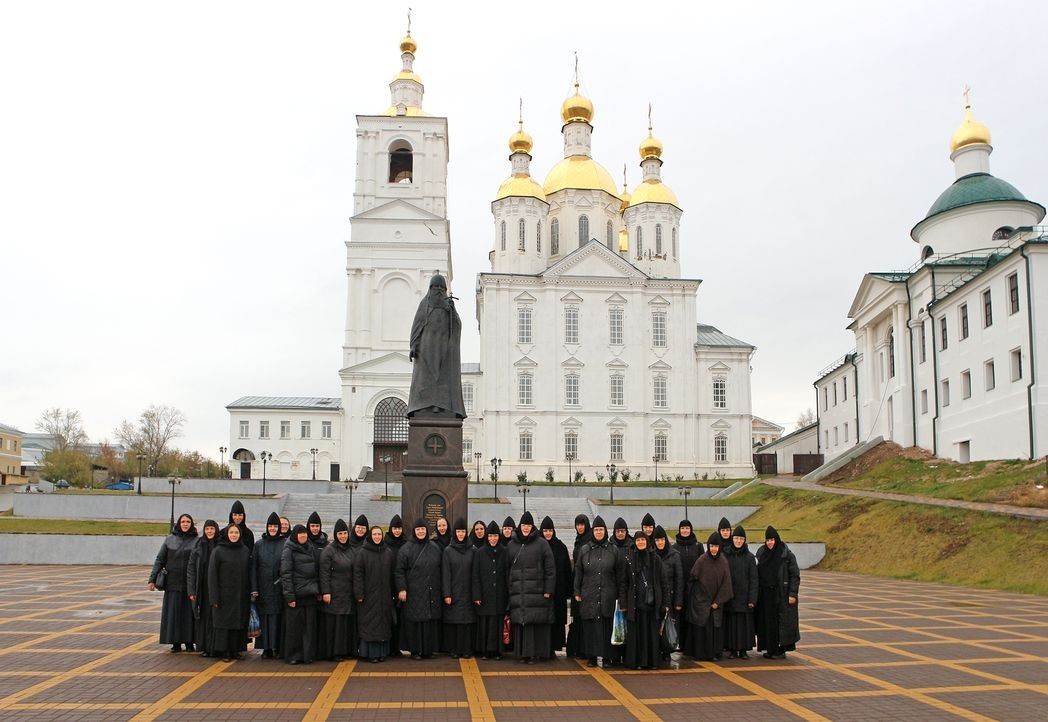 Дивеево монастырь дом паломника. Паломники в Дивеево. Арзамас святыни. Арзамас история русской культуры.