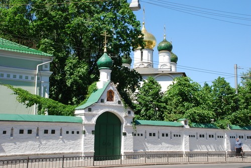 Наместник Сретенского монастыря в Москве просит о помощи