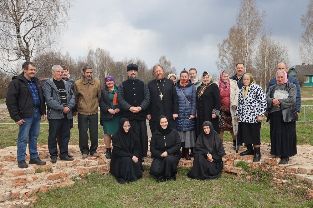 Накануне Радоницы сестры Аносина монастыря совершили поездку на родину игумении Евгении (Мещерской)
