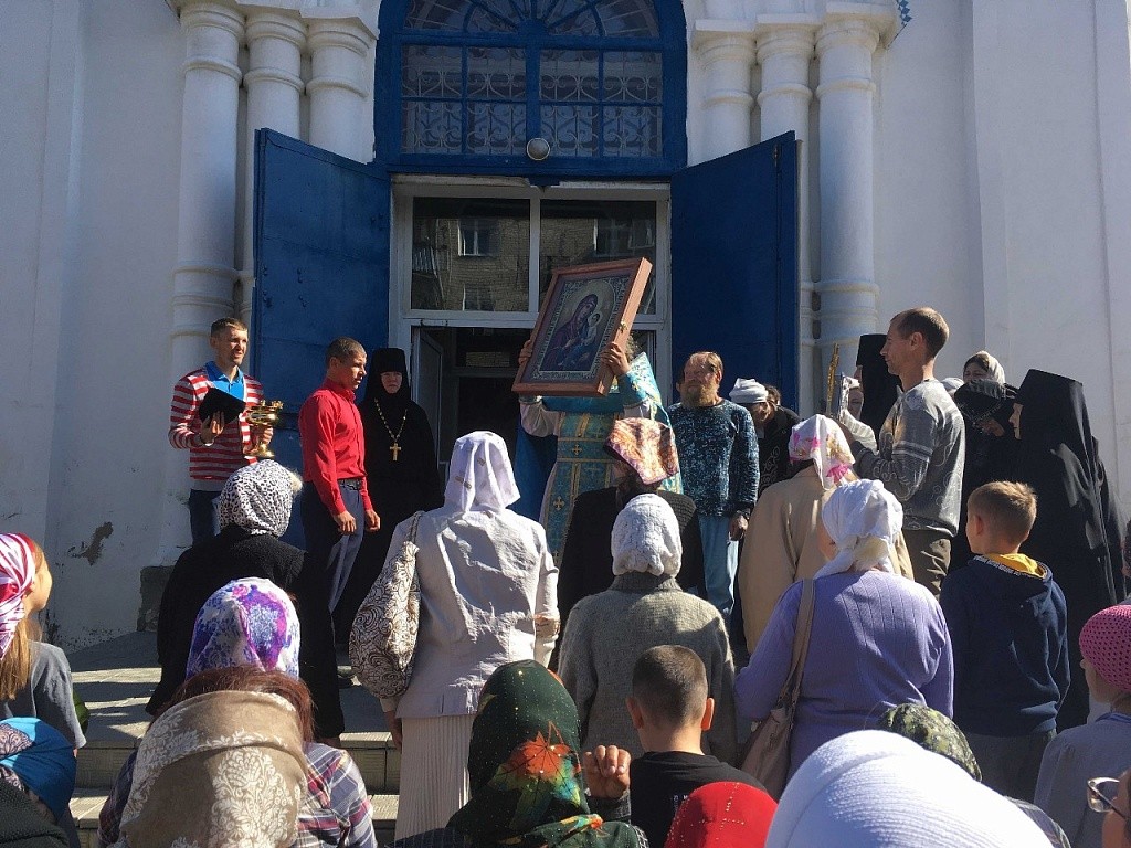 В Казанском женском монастыре Троицка прошел традиционный крестный ход с Грузинской иконой Божией Матери