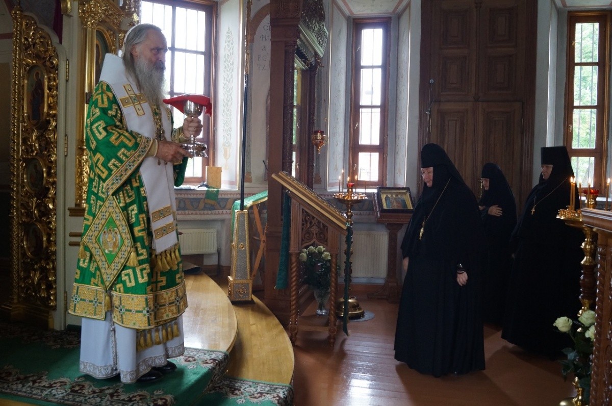 Архиепископ Феогност отслужил литургию в Борисоглебском Аносином монастыре