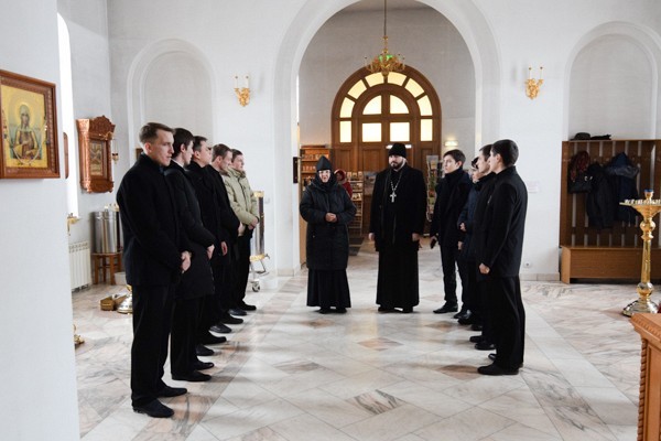Студенты Саратовской семинарии посетили городские монастыри