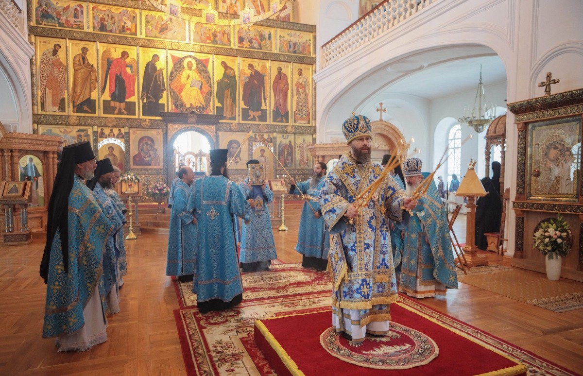 Епископ Леонид возглавил престольный праздник в Казанской Амвросиевской пустыни Шамордино 
