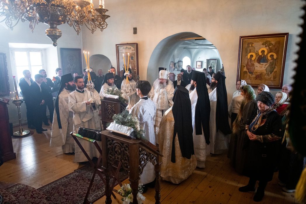 Глава Татарстанской митрополии возглавил престольный праздник в Иоанно-Предтеченском монастыре Казани
